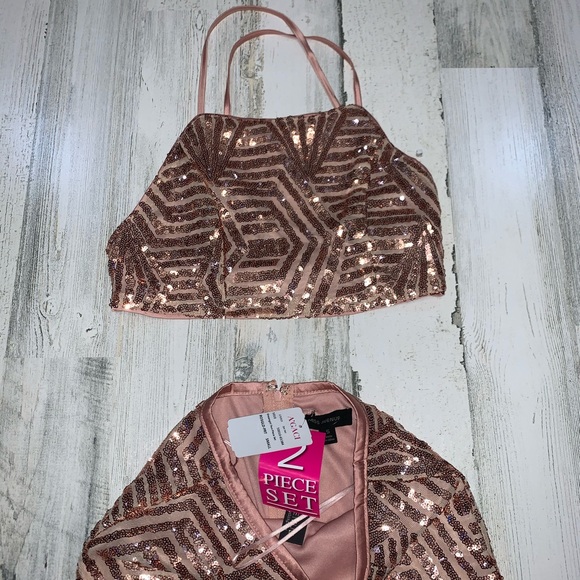 Agaci | NWT Sequin Crop Top w/ Skirt - Picture 5 of 9